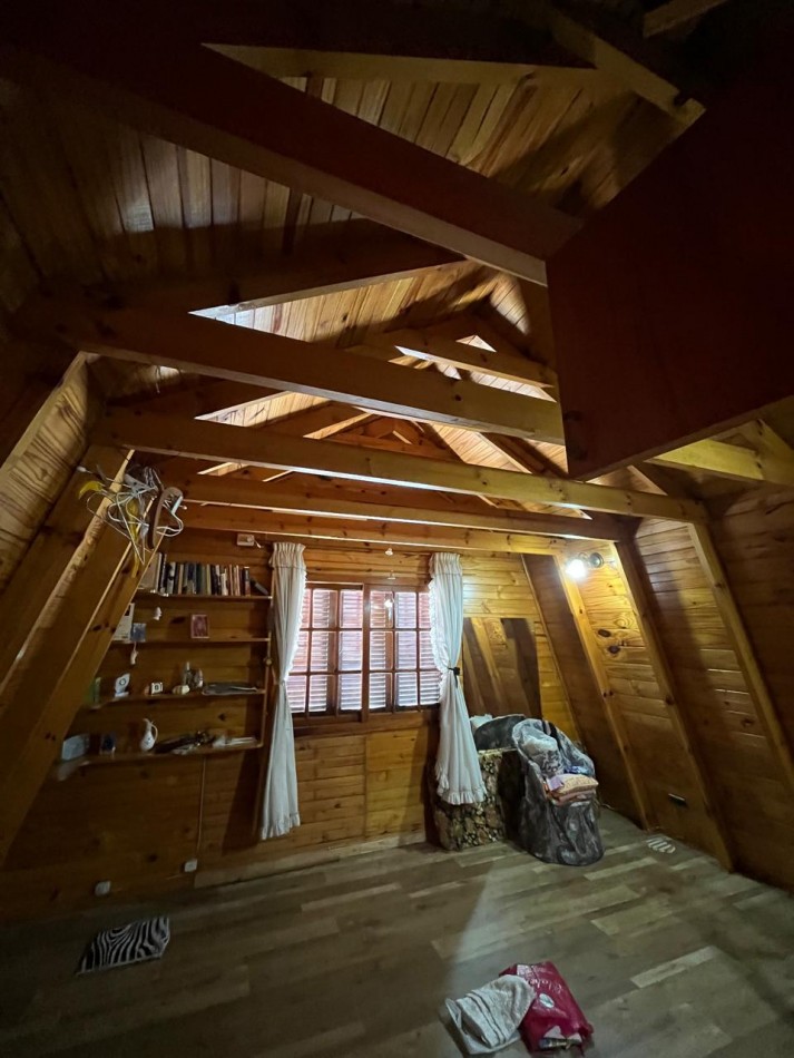 VENTA CASA ALPINA EN EXCELENTE ESTADO, 2 DORMITORIOS, DEPARTAMENTO O QUINCHO Y GALERIA, LA GOLONDRINA 2000 -TEMPERLEY-