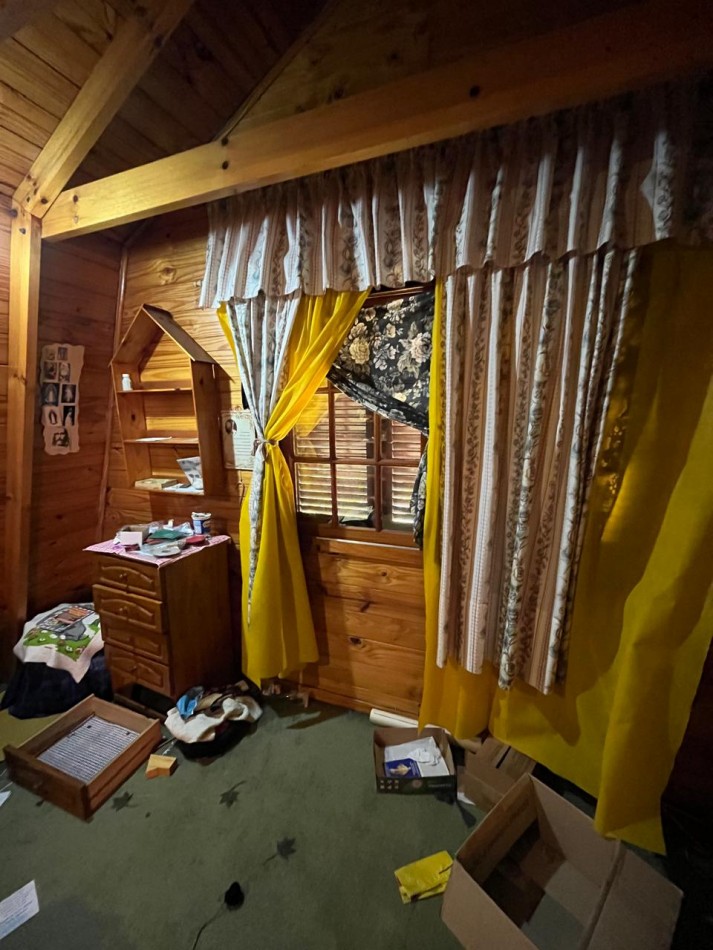 VENTA CASA ALPINA EN EXCELENTE ESTADO, 2 DORMITORIOS, DEPARTAMENTO O QUINCHO Y GALERIA, LA GOLONDRINA 2000 -TEMPERLEY-