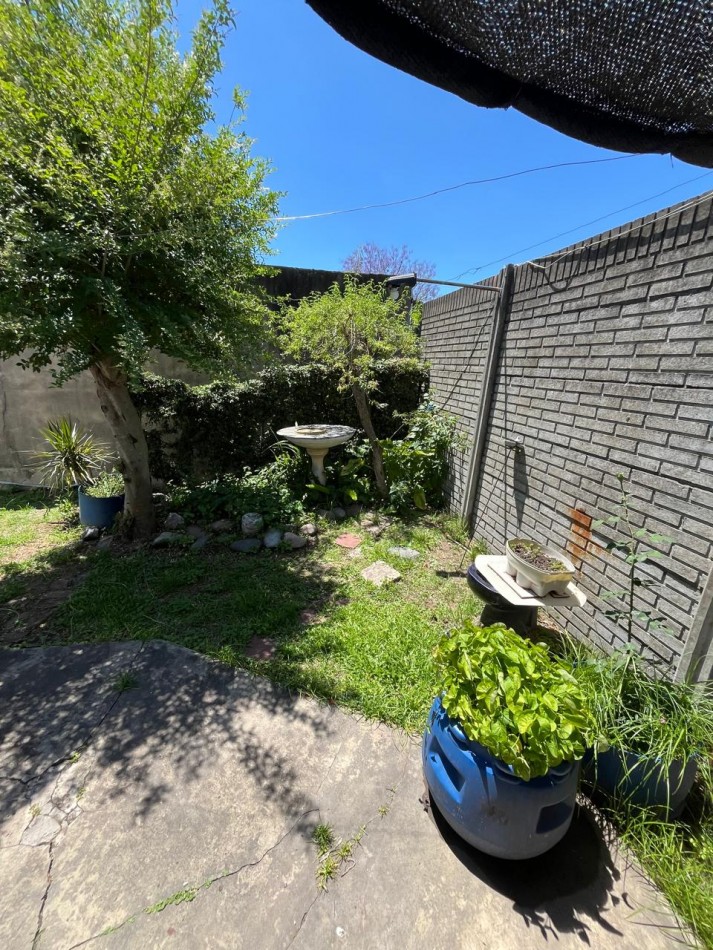 VENTA CASA ALPINA EN EXCELENTE ESTADO, 2 DORMITORIOS, DEPARTAMENTO O QUINCHO Y GALERIA, LA GOLONDRINA 2000 -TEMPERLEY-