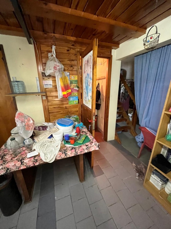 VENTA CASA ALPINA EN EXCELENTE ESTADO, 2 DORMITORIOS, DEPARTAMENTO O QUINCHO Y GALERIA, LA GOLONDRINA 2000 -TEMPERLEY-