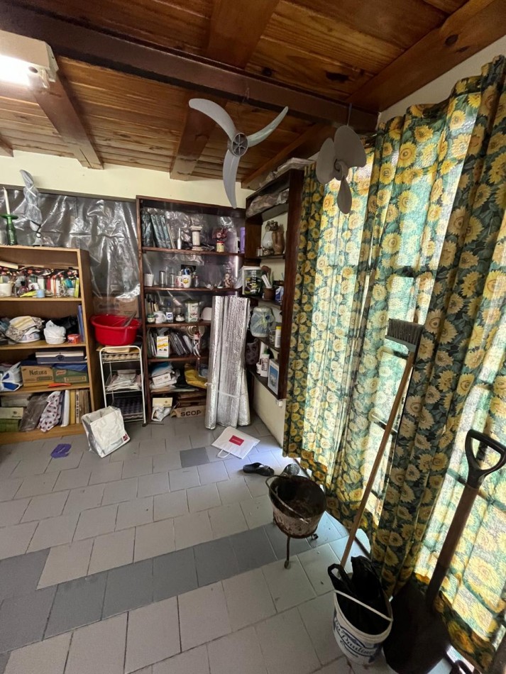 VENTA CASA ALPINA EN EXCELENTE ESTADO, 2 DORMITORIOS, DEPARTAMENTO O QUINCHO Y GALERIA, LA GOLONDRINA 2000 -TEMPERLEY-