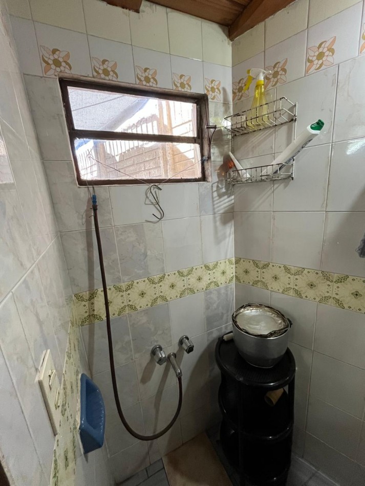 VENTA CASA ALPINA EN EXCELENTE ESTADO, 2 DORMITORIOS, DEPARTAMENTO O QUINCHO Y GALERIA, LA GOLONDRINA 2000 -TEMPERLEY-