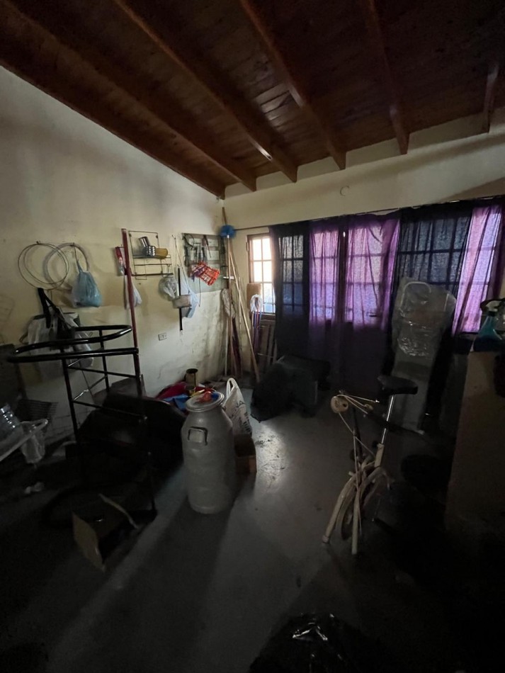 VENTA CASA ALPINA EN EXCELENTE ESTADO, 2 DORMITORIOS, DEPARTAMENTO O QUINCHO Y GALERIA, LA GOLONDRINA 2000 -TEMPERLEY-