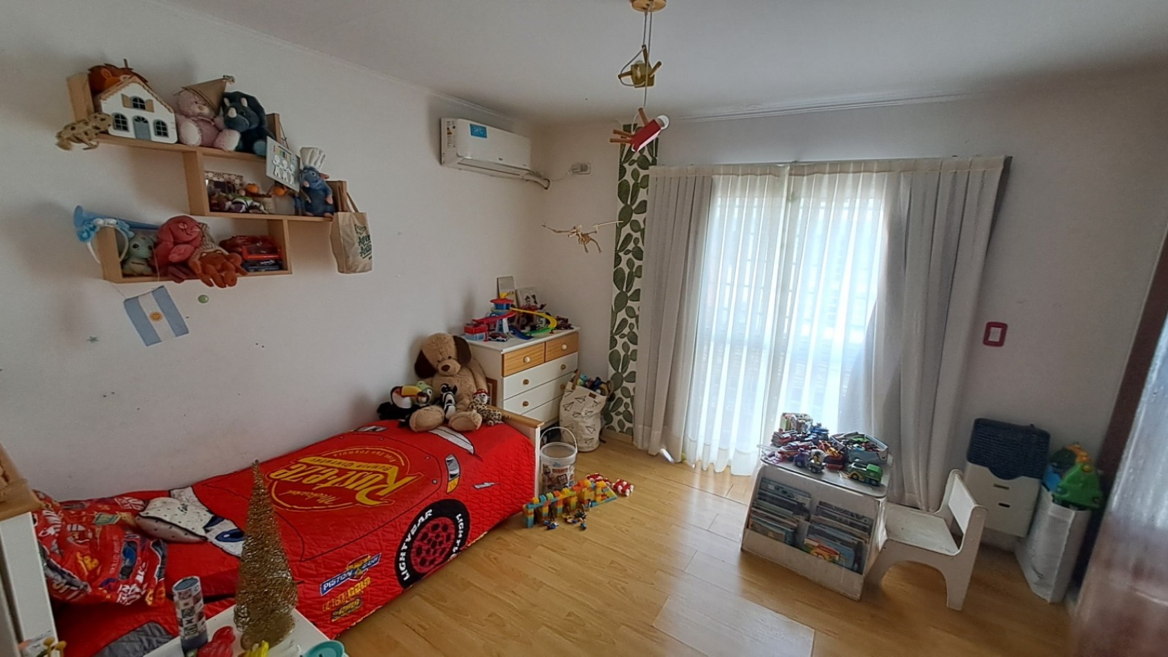 VENTA APTO CREDITO, DUPLEX 2 DORMITORIOS, PATIO INDEPENDIENTE Y LUGAR PARA GUARDAR EL AUTO DESCUBIERTO, P. IGLESIAS 200 -MONTE GRANDE-