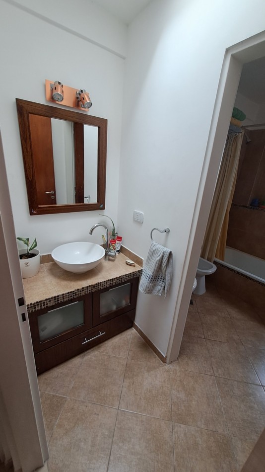 VENTA APTO CREDITO, DUPLEX 2 DORMITORIOS, PATIO INDEPENDIENTE Y LUGAR PARA GUARDAR EL AUTO DESCUBIERTO, P. IGLESIAS 200 -MONTE GRANDE-