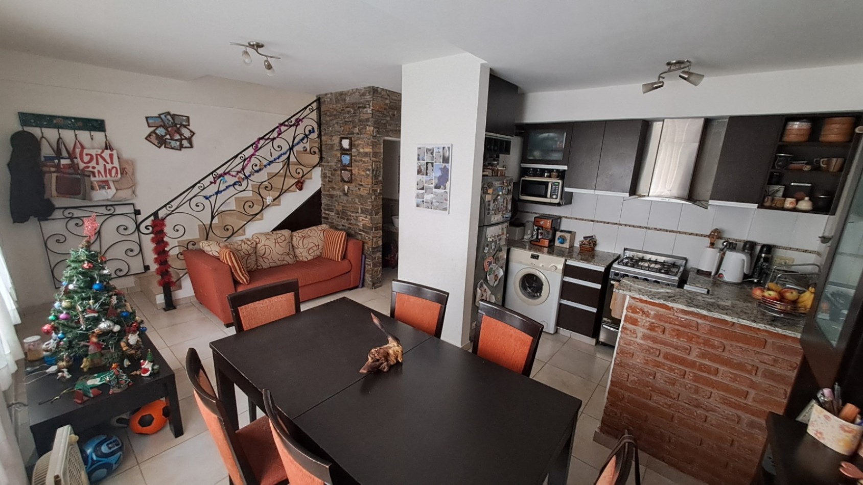 VENTA APTO CREDITO, DUPLEX 2 DORMITORIOS, PATIO INDEPENDIENTE Y LUGAR PARA GUARDAR EL AUTO DESCUBIERTO, P. IGLESIAS 200 -MONTE GRANDE-