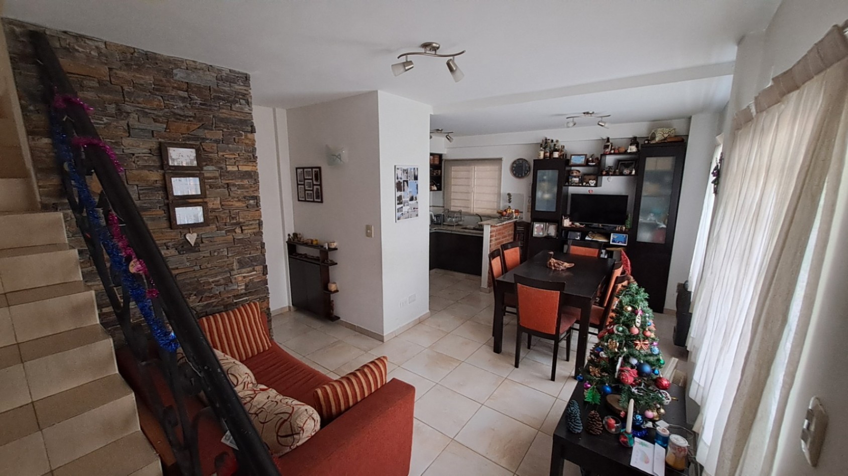 VENTA APTO CREDITO, DUPLEX 2 DORMITORIOS, PATIO INDEPENDIENTE Y LUGAR PARA GUARDAR EL AUTO DESCUBIERTO, P. IGLESIAS 200 -MONTE GRANDE-