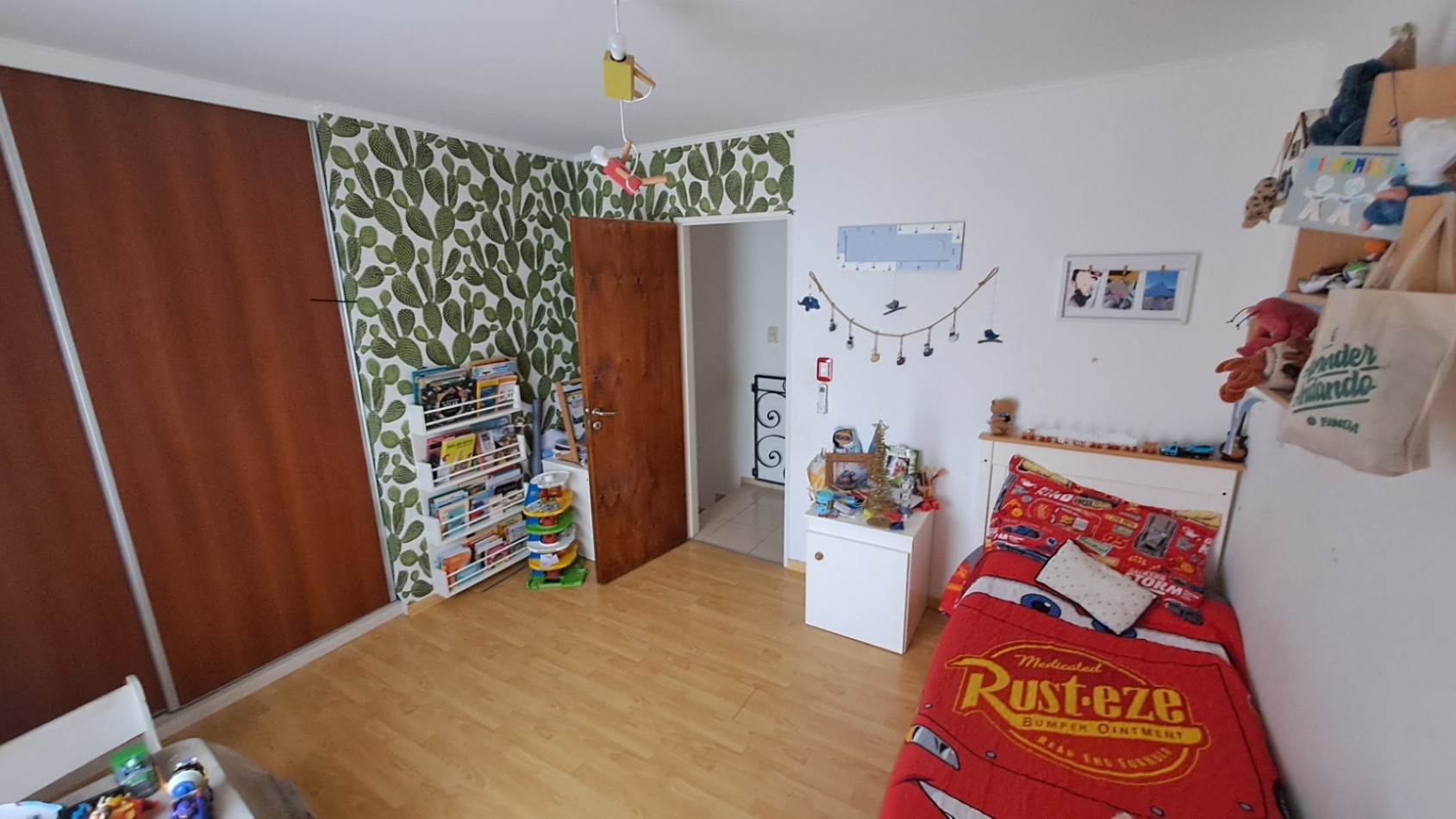 VENTA APTO CREDITO, DUPLEX 2 DORMITORIOS, PATIO INDEPENDIENTE Y LUGAR PARA GUARDAR EL AUTO DESCUBIERTO, P. IGLESIAS 200 -MONTE GRANDE-