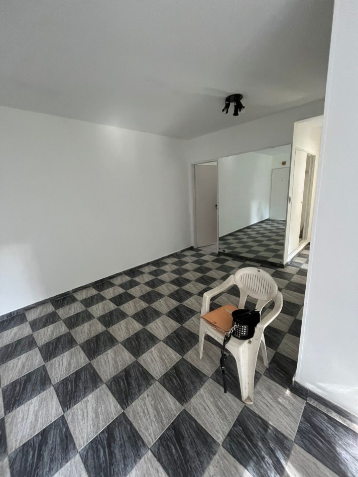 VENTA DEPARTAMENTO CONTRAFRENTE 3 AMBIENTES, RECIENTEMENTE PINTADO, EXPENSAS BAJAS, R. SANTAMARINA 949 -EL JAGUEL- 