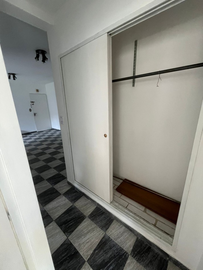 VENTA DEPARTAMENTO CONTRAFRENTE 3 AMBIENTES, RECIENTEMENTE PINTADO, EXPENSAS BAJAS, R. SANTAMARINA 949 -EL JAGUEL- 