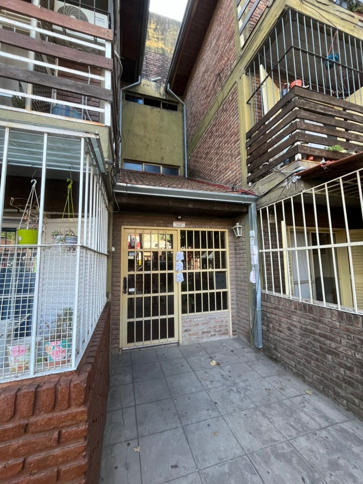 VENTA DEPARTAMENTO CONTRAFRENTE 3 AMBIENTES, RECIENTEMENTE PINTADO, EXPENSAS BAJAS, R. SANTAMARINA 949 -EL JAGUEL- 