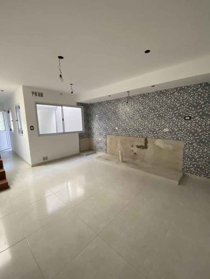 VENTA DUPLEX 3 AMBIENTES CON COCHERA A 4 CUADRAS DE CERRITO, RUBEN DARIO 500 -TEMPERLEY-