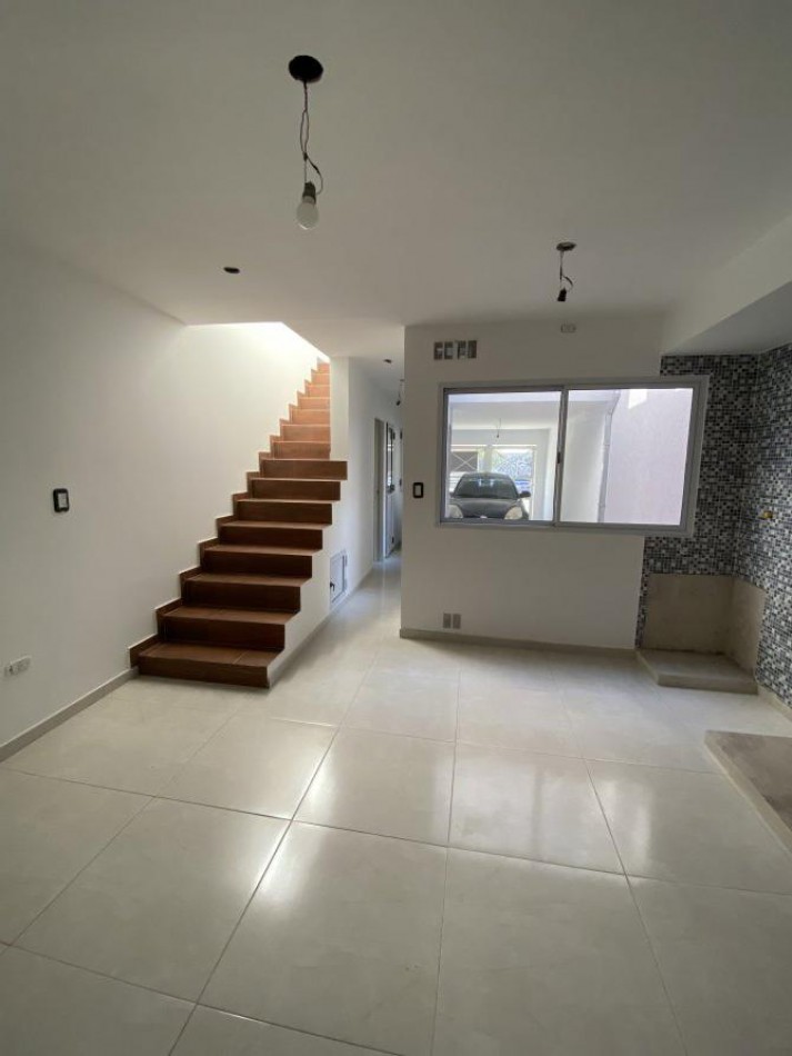 VENTA DUPLEX 3 AMBIENTES CON COCHERA A 4 CUADRAS DE CERRITO, RUBEN DARIO 500 -TEMPERLEY-