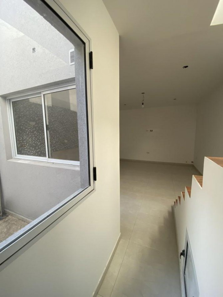 VENTA DUPLEX 3 AMBIENTES CON COCHERA A 4 CUADRAS DE CERRITO, RUBEN DARIO 500 -TEMPERLEY-
