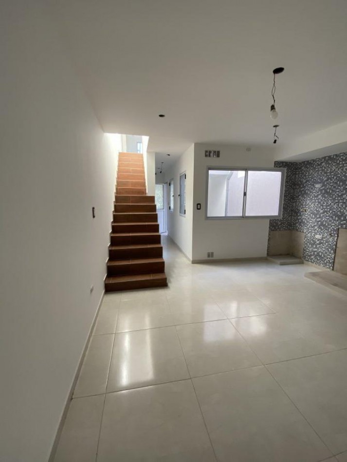 VENTA DUPLEX 3 AMBIENTES CON COCHERA A 4 CUADRAS DE CERRITO, RUBEN DARIO 500 -TEMPERLEY-