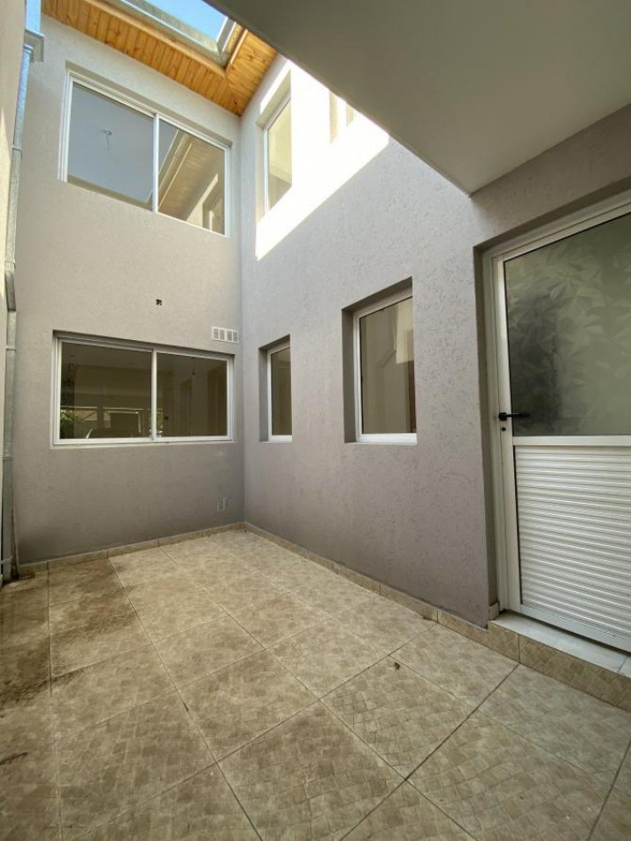 VENTA DUPLEX 3 AMBIENTES CON COCHERA A 4 CUADRAS DE CERRITO, RUBEN DARIO 500 -TEMPERLEY-