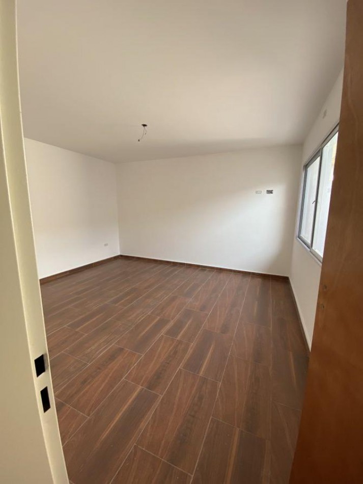 VENTA DUPLEX 4 AMBIENTES, CON COCHERA, A 4 CUADRAS DE CERRITO, RUBEN DARIO 500 -TEMPERLEY-