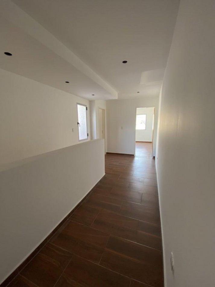 VENTA DUPLEX 4 AMBIENTES, CON COCHERA, A 4 CUADRAS DE CERRITO, RUBEN DARIO 500 -TEMPERLEY-