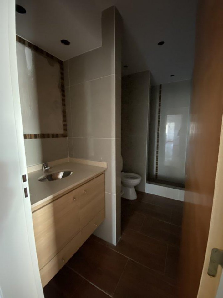 VENTA DUPLEX 4 AMBIENTES, CON COCHERA, A 4 CUADRAS DE CERRITO, RUBEN DARIO 500 -TEMPERLEY-