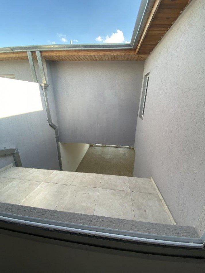 VENTA DUPLEX 4 AMBIENTES, CON COCHERA, A 4 CUADRAS DE CERRITO, RUBEN DARIO 500 -TEMPERLEY-