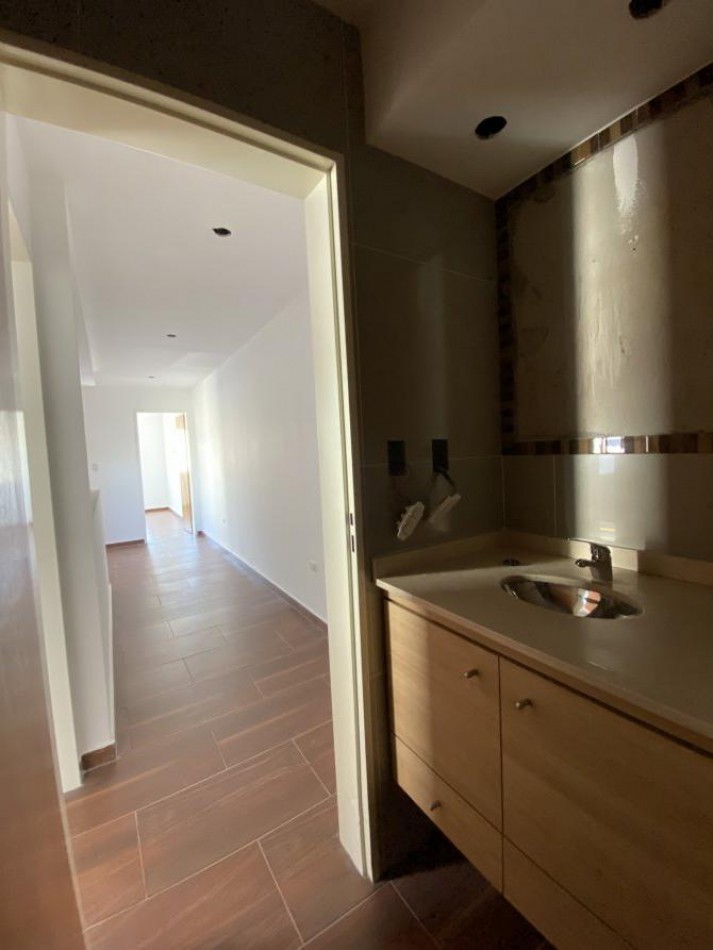 VENTA DUPLEX 4 AMBIENTES, CON COCHERA, A 4 CUADRAS DE CERRITO, RUBEN DARIO 500 -TEMPERLEY-