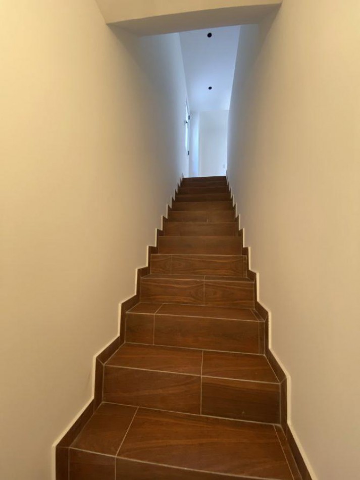 VENTA DUPLEX 4 AMBIENTES, CON COCHERA, A 4 CUADRAS DE CERRITO, RUBEN DARIO 500 -TEMPERLEY-