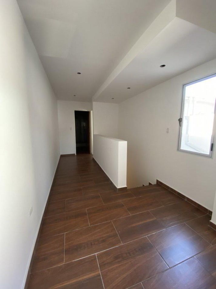 VENTA DUPLEX 4 AMBIENTES, CON COCHERA, A 4 CUADRAS DE CERRITO, RUBEN DARIO 500 -TEMPERLEY-