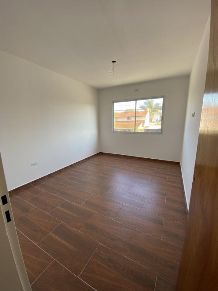 VENTA DUPLEX 4 AMBIENTES, CON COCHERA, A 4 CUADRAS DE CERRITO, RUBEN DARIO 500 -TEMPERLEY-