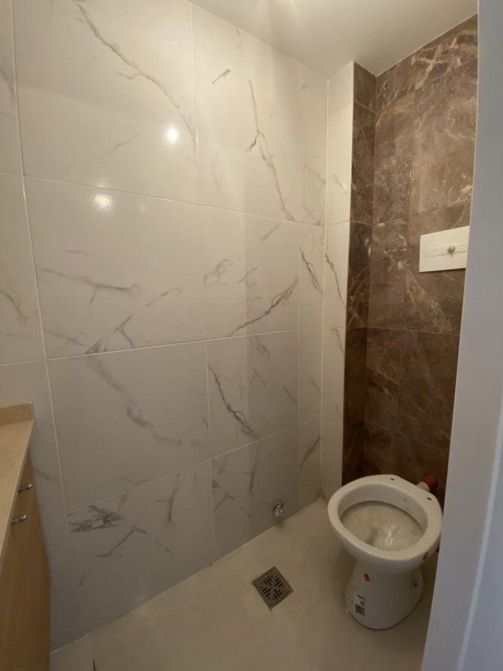 VENTA DUPLEX 4 AMBIENTES, CON COCHERA, A 4 CUADRAS DE CERRITO, RUBEN DARIO 500 -TEMPERLEY-