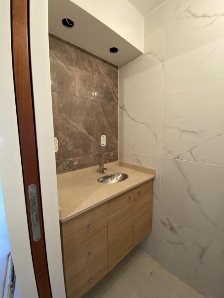 VENTA DUPLEX 4 AMBIENTES, CON COCHERA, A 4 CUADRAS DE CERRITO, RUBEN DARIO 500 -TEMPERLEY-