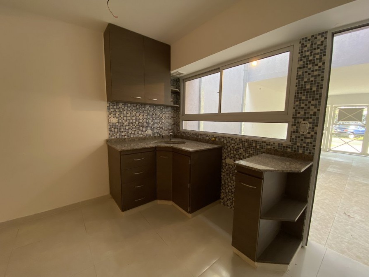 VENTA DUPLEX 4 AMBIENTES, CON COCHERA, A 4 CUADRAS DE CERRITO, RUBEN DARIO 500 -TEMPERLEY-