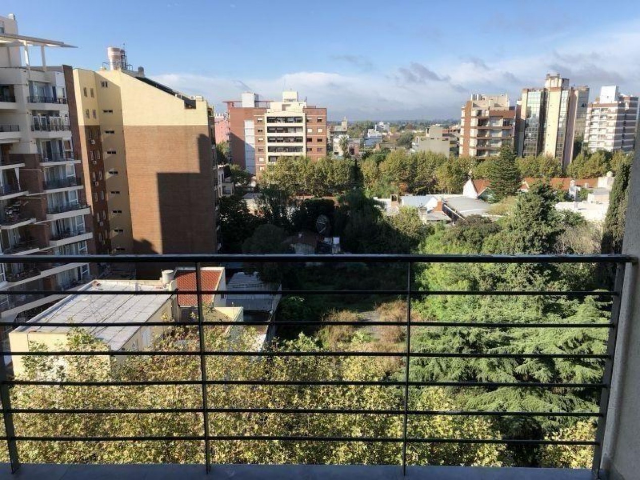 VENTA APTA CREDITO DEPARTAMENTO AL FRENTE 3 AMBIENTES CON COCHERA, EXCELENTE UBICACION A 3 CUADRAS DE LA ESTACION DE MONTE GRANDE, AMEGHINO 126 -MONTE GRANDE-