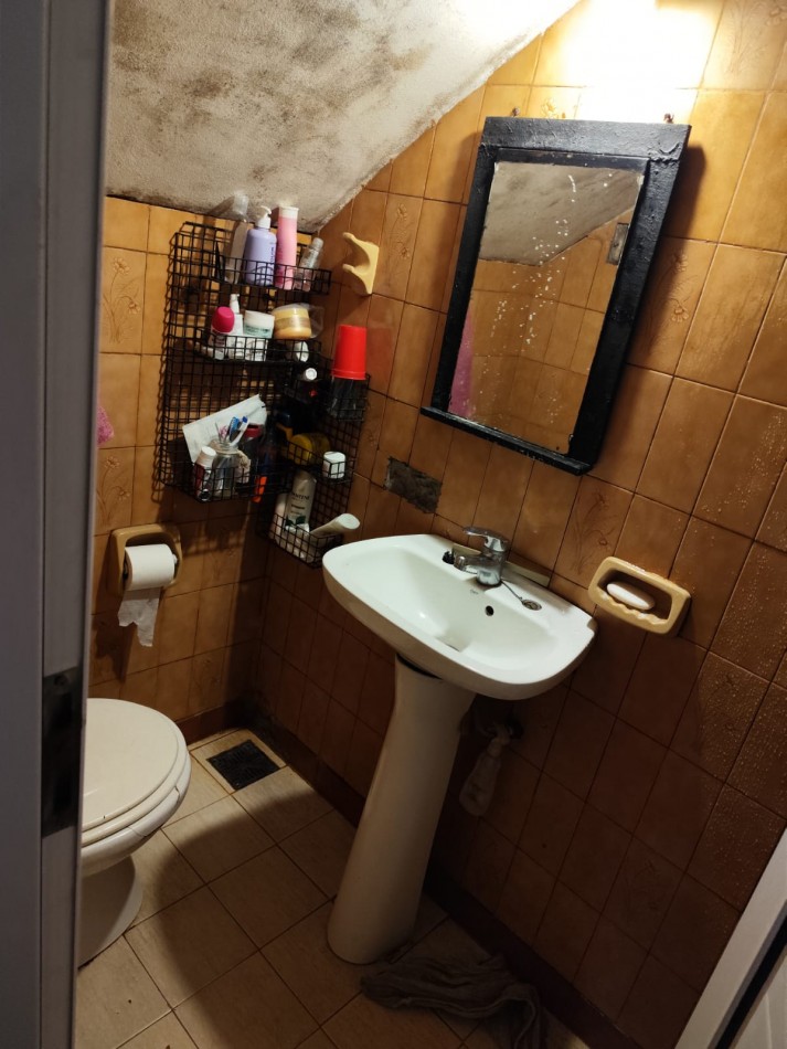 VENTA CASA TIPO CHALET CON DEPARTAMENTO AL FONDO, GARAJE SEMICUBIERTO, RUBEN DARIO 1100 -TEMPERLEY-