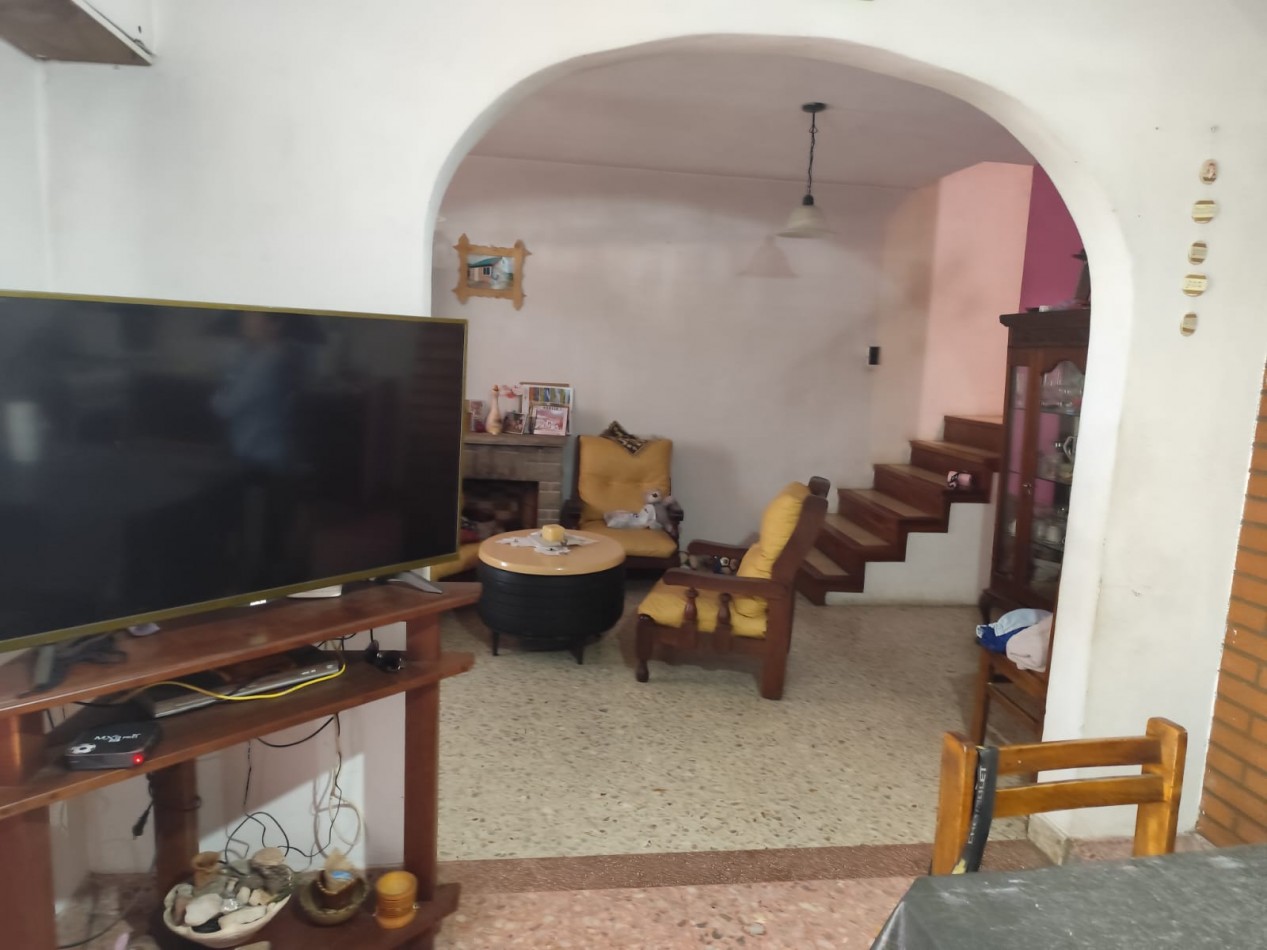 VENTA CASA TIPO CHALET CON DEPARTAMENTO AL FONDO, GARAJE SEMICUBIERTO, RUBEN DARIO 1100 -TEMPERLEY-