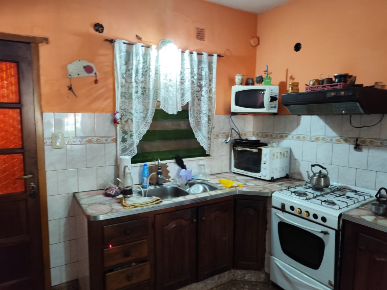 VENTA CASA TIPO CHALET CON DEPARTAMENTO AL FONDO, GARAJE SEMICUBIERTO, RUBEN DARIO 1100 -TEMPERLEY-