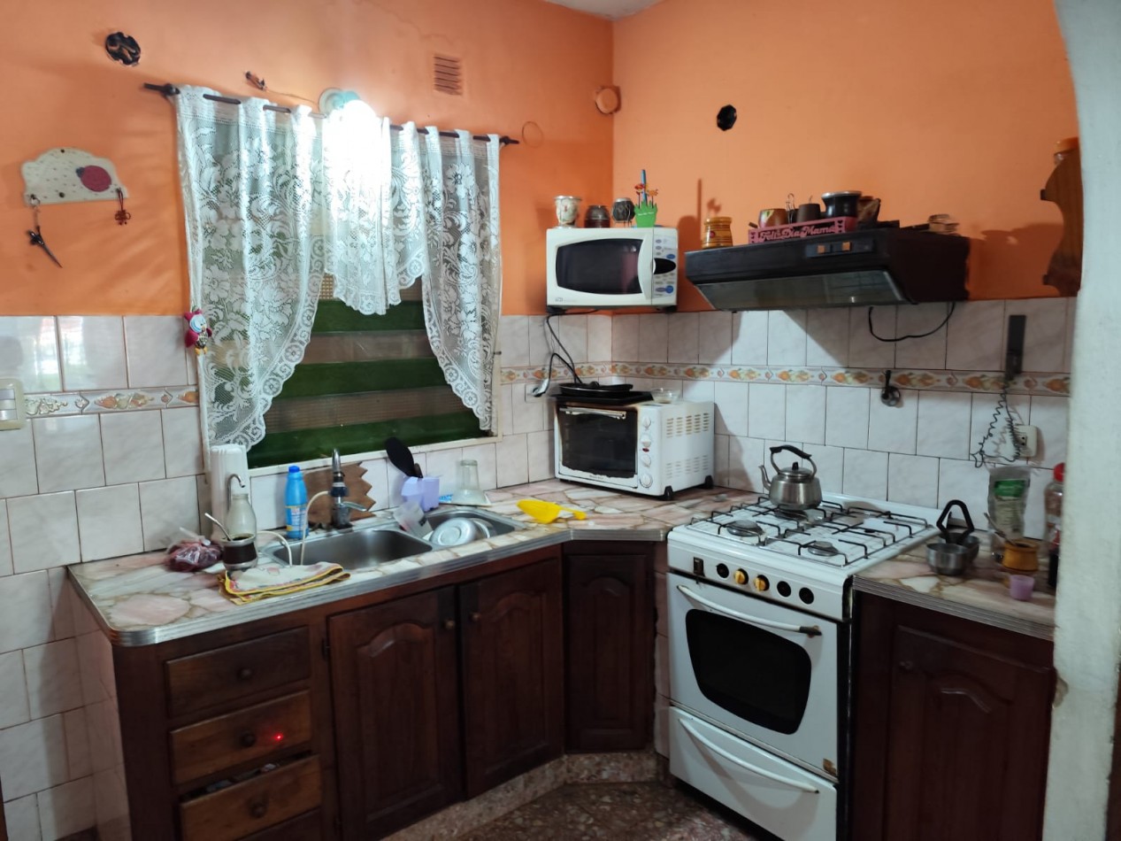 VENTA CASA TIPO CHALET CON DEPARTAMENTO AL FONDO, GARAJE SEMICUBIERTO, RUBEN DARIO 1100 -TEMPERLEY-