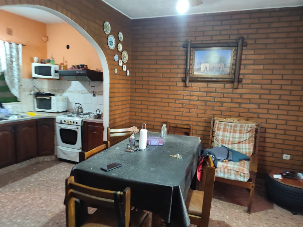 VENTA CASA TIPO CHALET CON DEPARTAMENTO AL FONDO, GARAJE SEMICUBIERTO, RUBEN DARIO 1100 -TEMPERLEY-