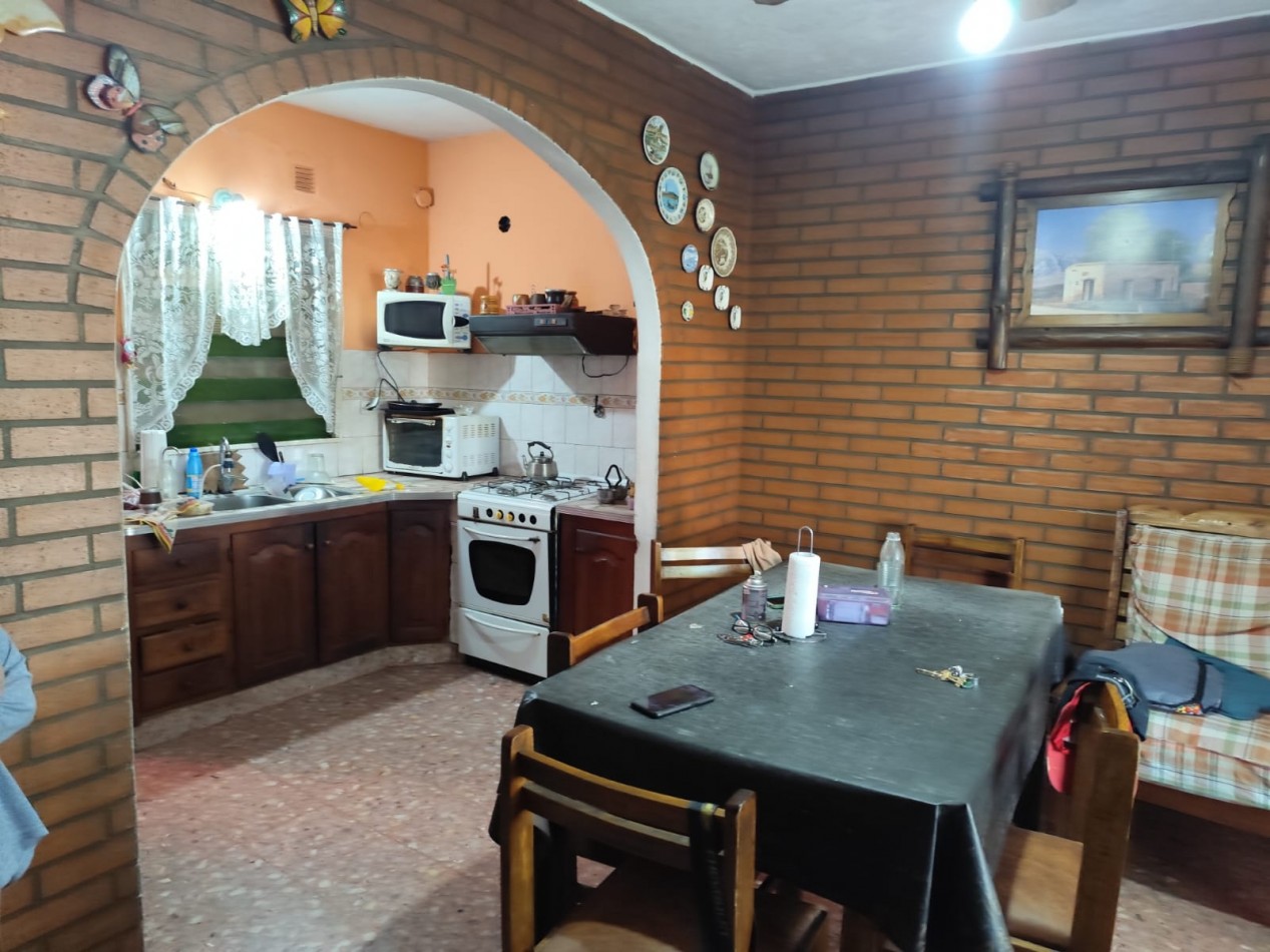 VENTA CASA TIPO CHALET CON DEPARTAMENTO AL FONDO, GARAJE SEMICUBIERTO, RUBEN DARIO 1100 -TEMPERLEY-