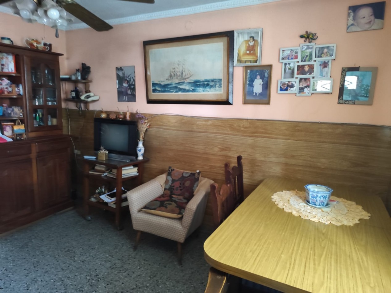 VENTA CASA CON LOCAL, ZONA COMERCIAL, 3 DORMITORIOS, LOCAL CON CORTINA, BAÑO, ENTREPISO Y SECTOR DE VENTA, JOAQUIN V GONZALEZ 2600 -BURZACO-