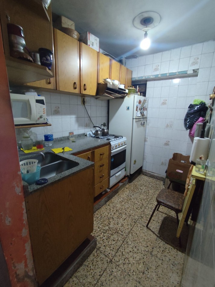 VENTA CASA CON LOCAL, ZONA COMERCIAL, 3 DORMITORIOS, LOCAL CON CORTINA, BAÑO, ENTREPISO Y SECTOR DE VENTA, JOAQUIN V GONZALEZ 2600 -BURZACO-