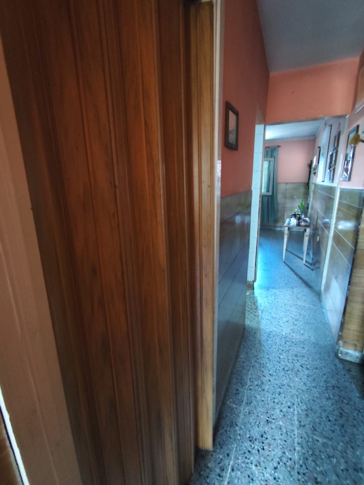 VENTA CASA CON LOCAL, ZONA COMERCIAL, 3 DORMITORIOS, LOCAL CON CORTINA, BAÑO, ENTREPISO Y SECTOR DE VENTA, JOAQUIN V GONZALEZ 2600 -BURZACO-