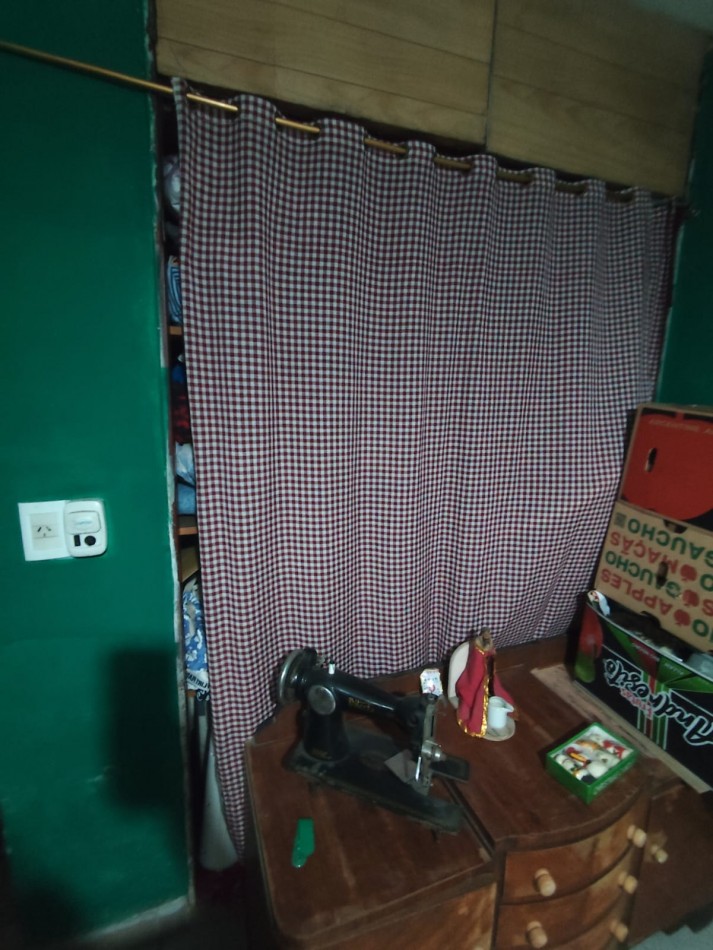 VENTA CASA CON LOCAL, ZONA COMERCIAL, 3 DORMITORIOS, LOCAL CON CORTINA, BAÑO, ENTREPISO Y SECTOR DE VENTA, JOAQUIN V GONZALEZ 2600 -BURZACO-