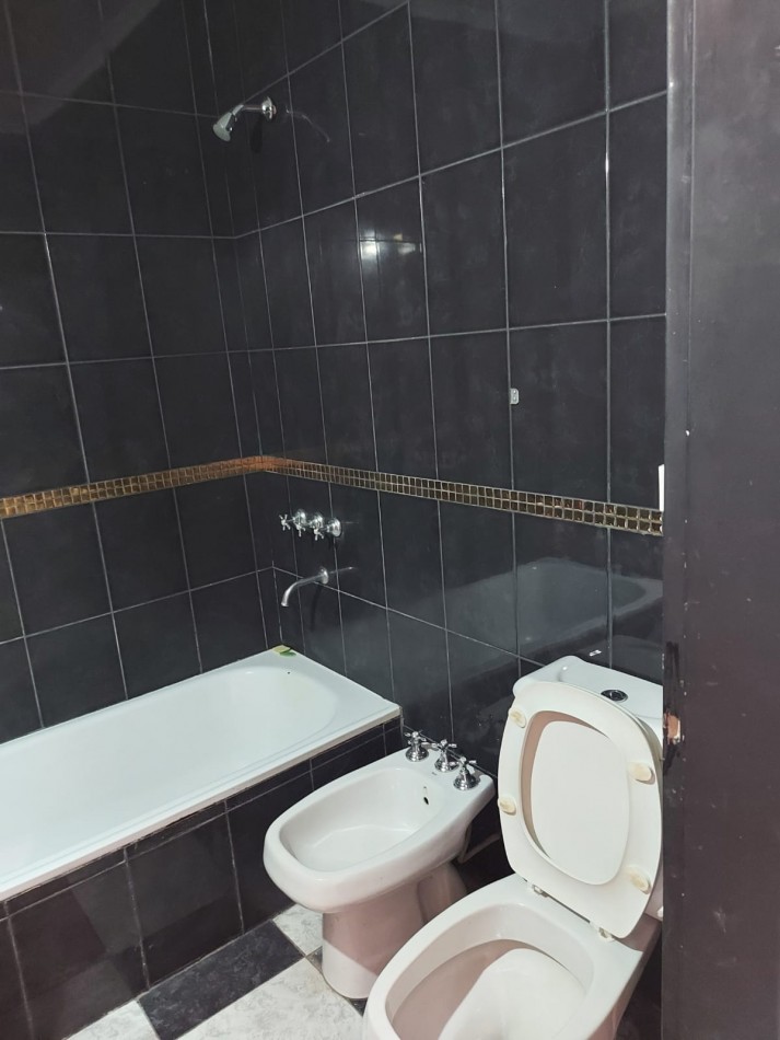 ALQUILER CASA 2 DORMITORIOS, A UNA CUADRA DE AV EVA PERON AL 1200, RIVADAVIA 1200 -TEMPERLEY-