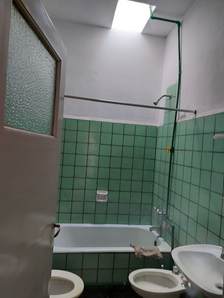 VENTA PH AL FRENTE TOTALMENTE INDEPENDIENTE 2 DORMITORIOS, PIROVANO 270 -TEMPERLEY-