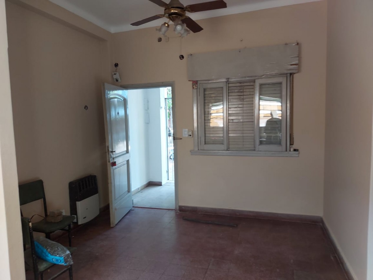 VENTA PH AL FRENTE TOTALMENTE INDEPENDIENTE 2 DORMITORIOS, PIROVANO 270 -TEMPERLEY-