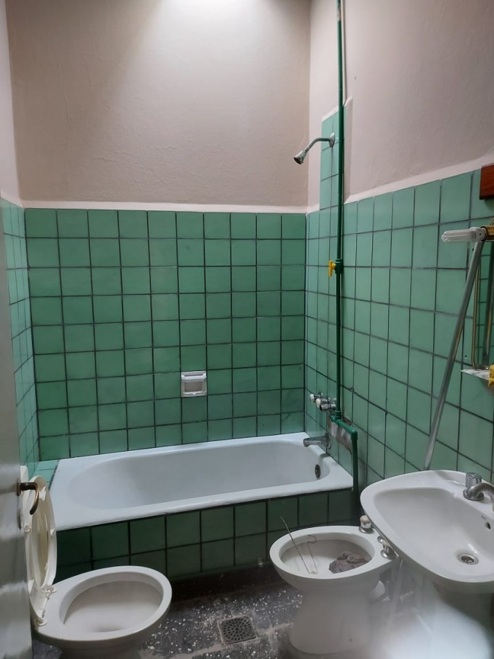 VENTA PH AL FRENTE TOTALMENTE INDEPENDIENTE 2 DORMITORIOS, PIROVANO 270 -TEMPERLEY-