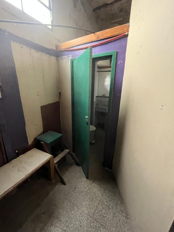 VENTA LOCAL MAS GALPON Y FONDO LIBRE, EXCELENTE UBICACION A 2 CUADRAS Y MEDIA DE AV ALMIRANTE BROWN AL 3800, TRIUNVIRATO 382 -TEMPERLEY-