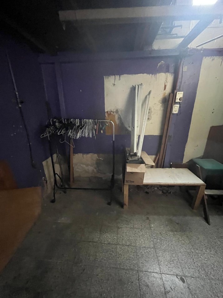 VENTA LOCAL MAS GALPON Y FONDO LIBRE, EXCELENTE UBICACION A 2 CUADRAS Y MEDIA DE AV ALMIRANTE BROWN AL 3800, TRIUNVIRATO 382 -TEMPERLEY-