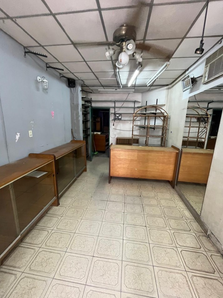 VENTA LOCAL MAS GALPON Y FONDO LIBRE, EXCELENTE UBICACION A 2 CUADRAS Y MEDIA DE AV ALMIRANTE BROWN AL 3800, TRIUNVIRATO 382 -TEMPERLEY-