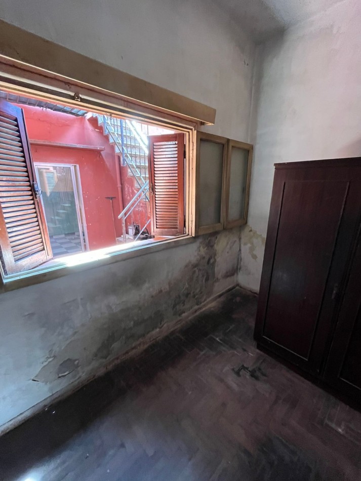 VENTA A RECICLAR, PH 3 AMBIENTES CON COCHERA TECHADA, EXCELENTE ZONA, A 2 CUADRAS DE AV. H. YRIGOYEN, DR MELO 4362 -REMEDIOS DE ESCALADA-